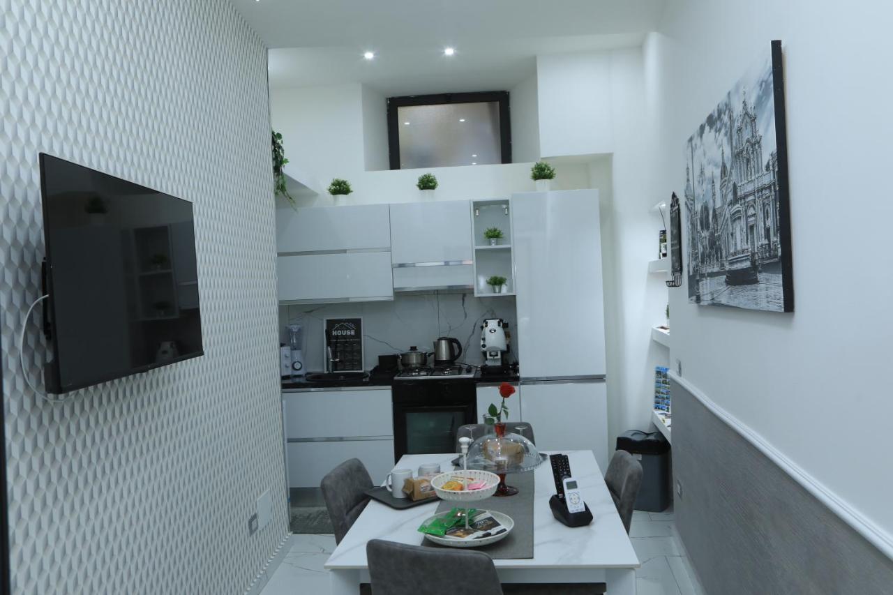 Santi House Apartment คาตาเนีย ภายนอก รูปภาพ