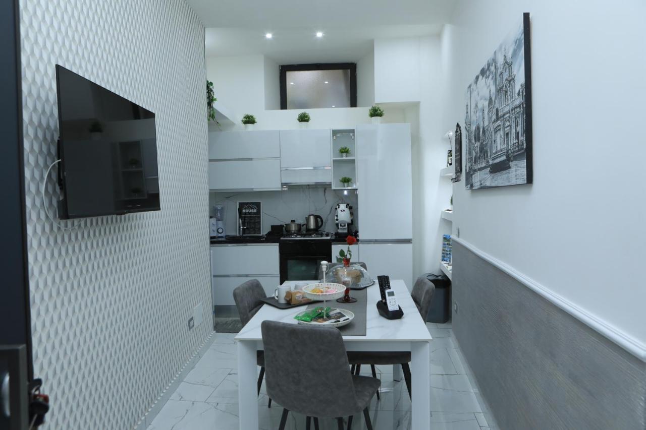 Santi House Apartment คาตาเนีย ภายนอก รูปภาพ