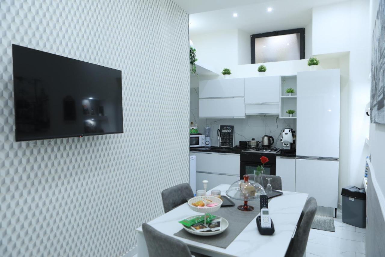 Santi House Apartment คาตาเนีย ภายนอก รูปภาพ