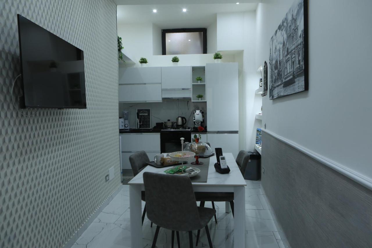 Santi House Apartment คาตาเนีย ภายนอก รูปภาพ