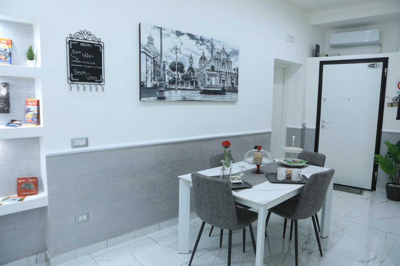 Santi House Apartment คาตาเนีย ภายนอก รูปภาพ