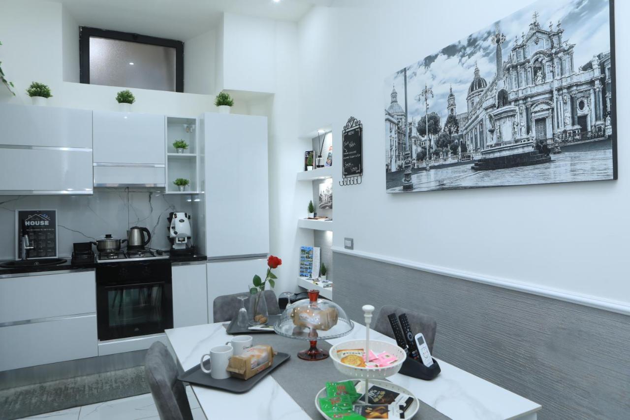 Santi House Apartment คาตาเนีย ภายนอก รูปภาพ